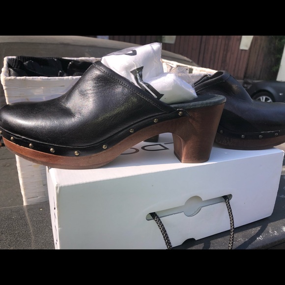 UGG Shoes - Ugg Sheepskin Clogs UGG Shoes - Ugg Sheepskin Clogs